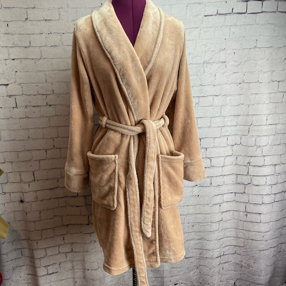 Soma size S/M tan short plush robe